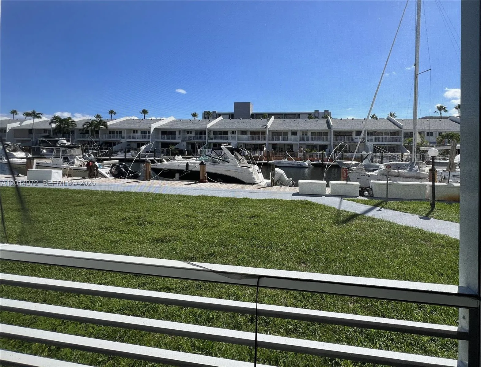 Foto de propiedad en 3550 NE 169th Street 107 Plus 40ft Deck, North Miami Beach, FL 33160 North Miami Beach con MLS# 