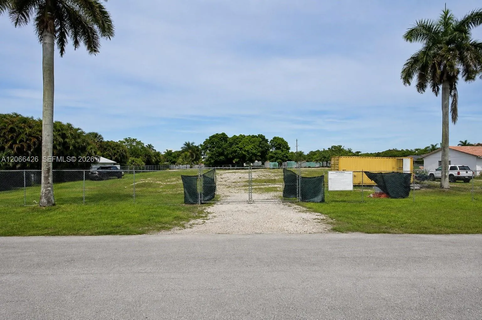 Foto de propiedad en 3550 NW 94th Avenue, Cooper City, FL 33024 Cooper City con MLS# 