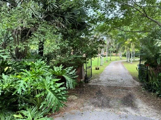 Foto de propiedad en 3550 SW 121st Avenue, Davie, FL 33330 Davie con MLS# 