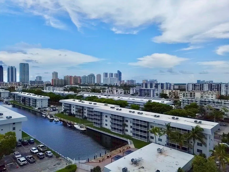 Vendido 3551 NE 169th Street 105, North Miami Beach, FL 33160, North Miami Beach, FL 33160