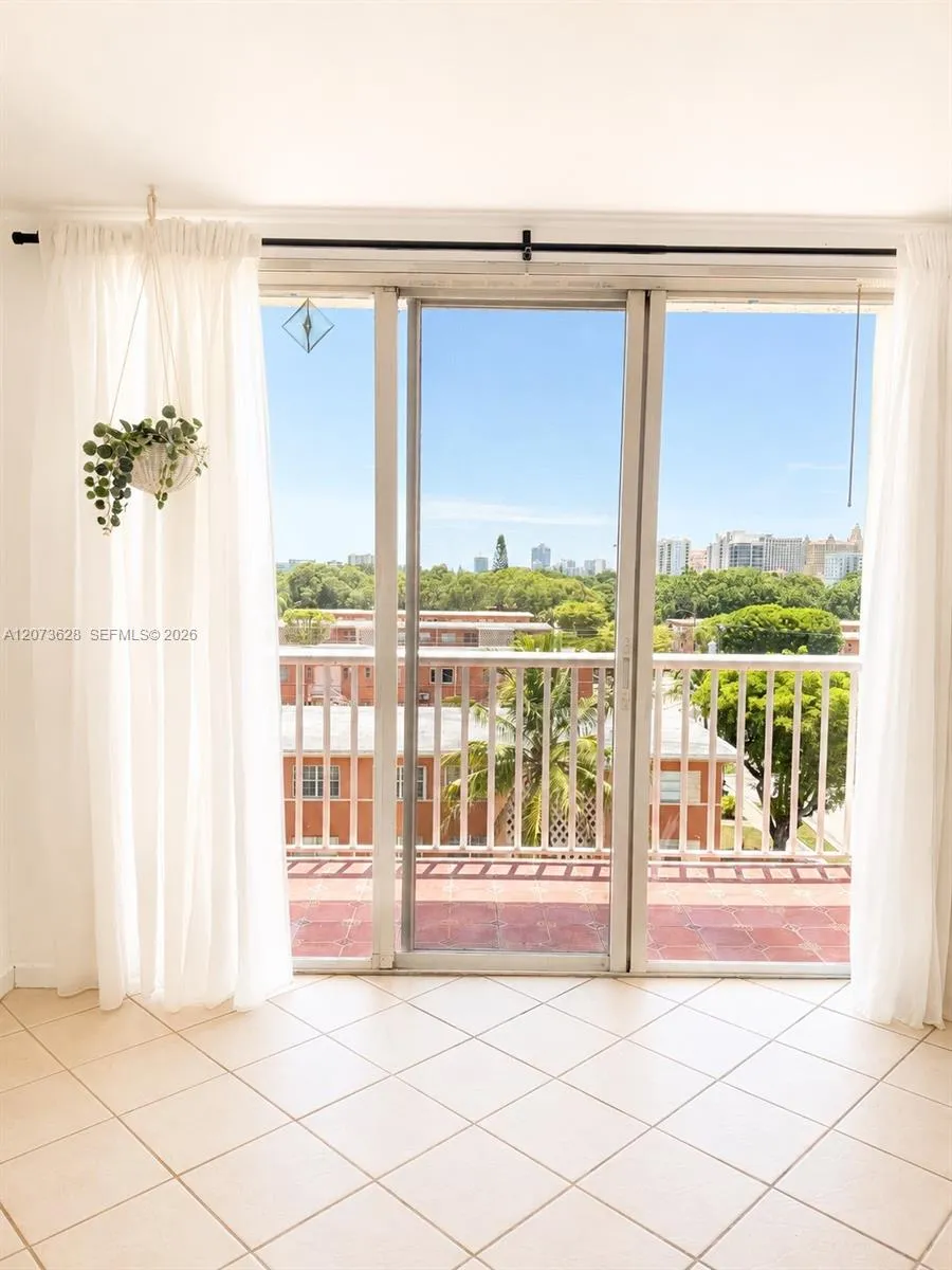 Foto de propiedad en 3551 SW 9th Terrace 502, Miami, FL 33135 Miami con MLS#
