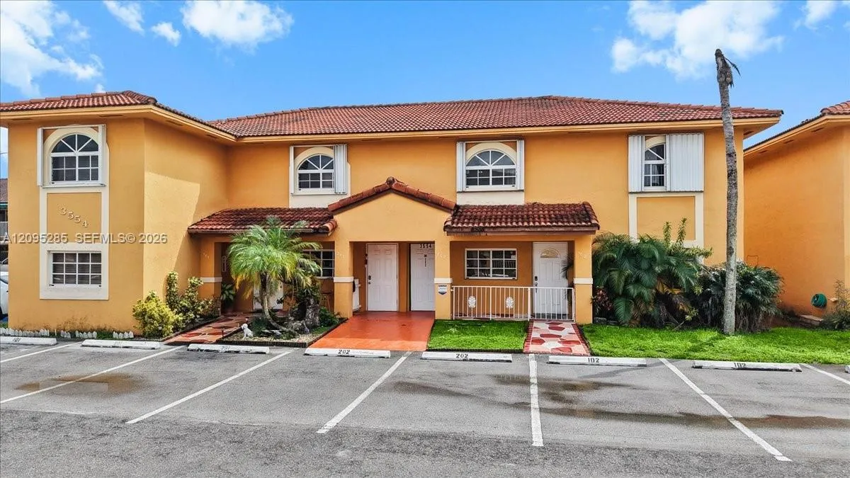 En Venta 3554 W 80th Street 202, Hialeah, FL 33018, Hialeah, FL 33018
