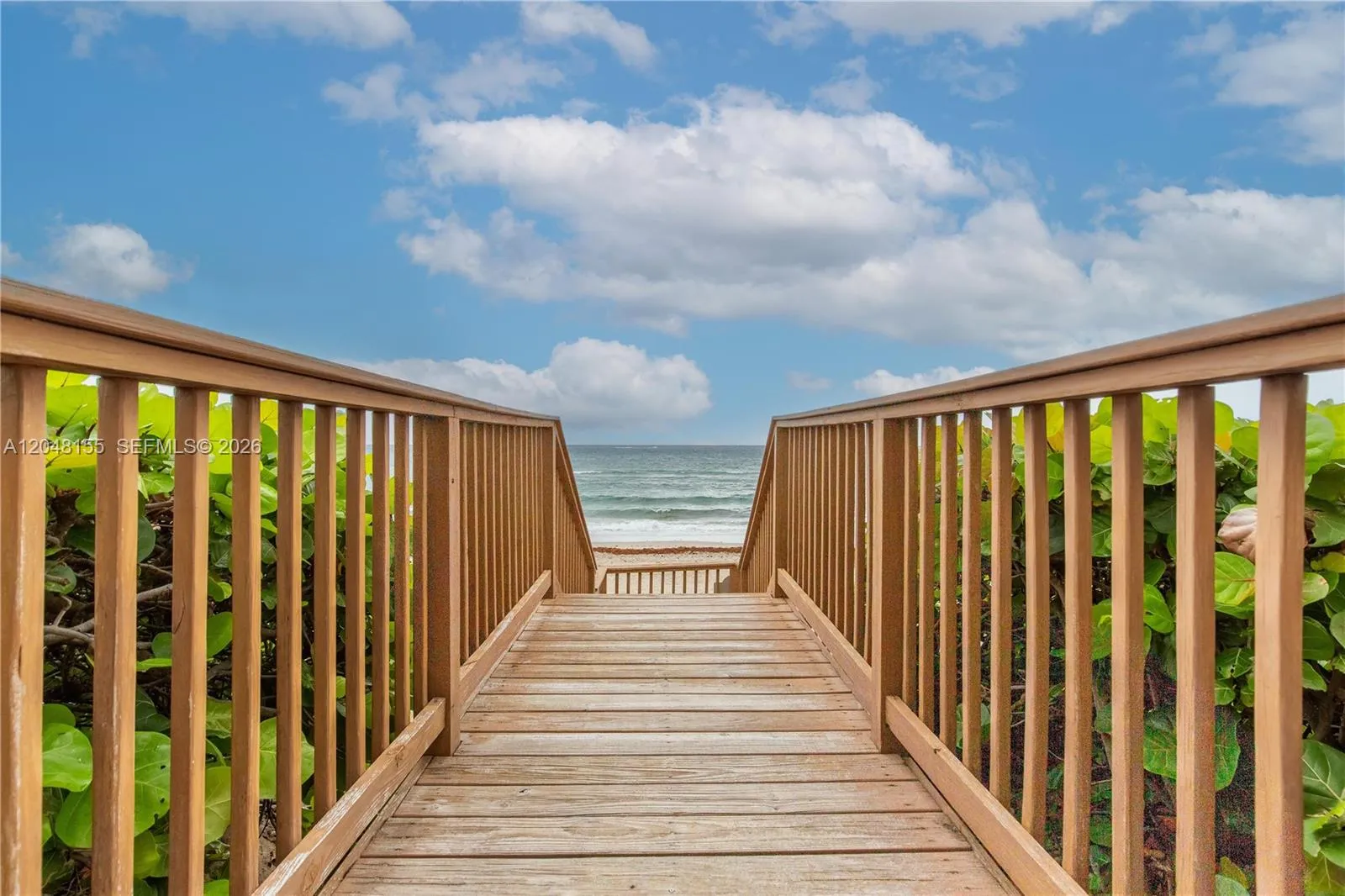 Foto de propiedad en 3560 S Ocean Boulevard 206, South Palm Beach, FL 33480 South Palm Beach con MLS# 