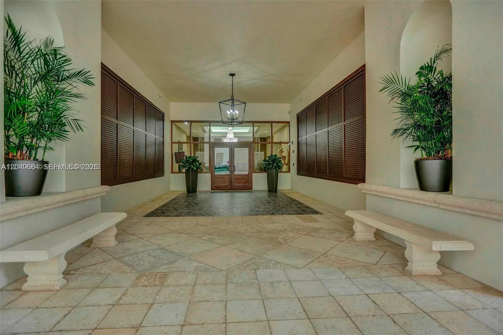 Foto de propiedad en 357 Almeria Avenue 703, Coral Gables, FL 33134 Coral Gables con MLS# 