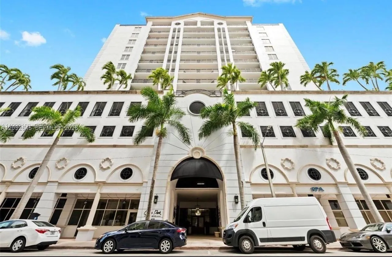 Foto de propiedad en 357 Almeria Avenue 802, Coral Gables, FL 33134 Coral Gables con MLS# 