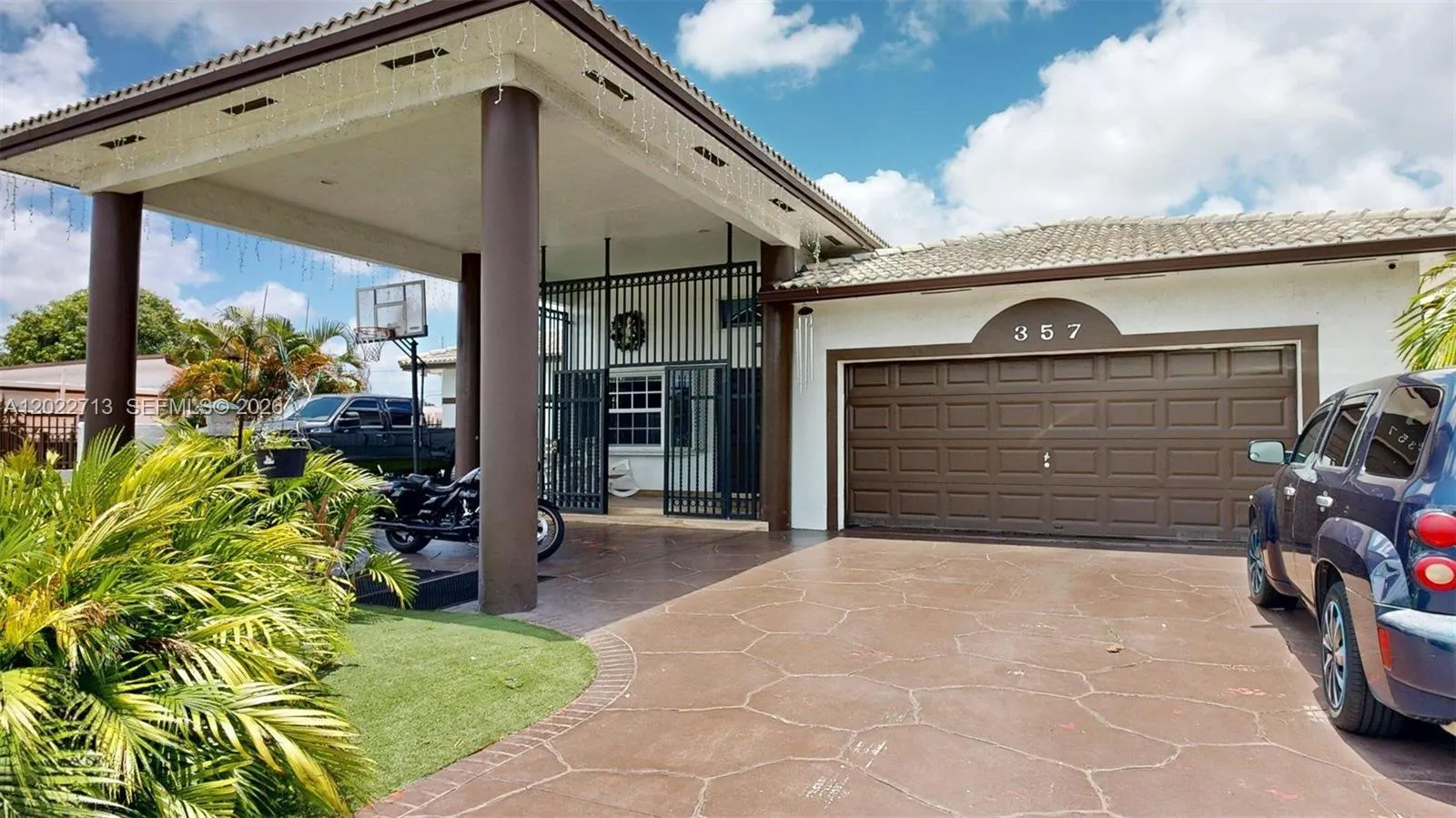 Foto de propiedad en 357 W 44th Street, Hialeah, FL 33012 Hialeah con MLS# 
