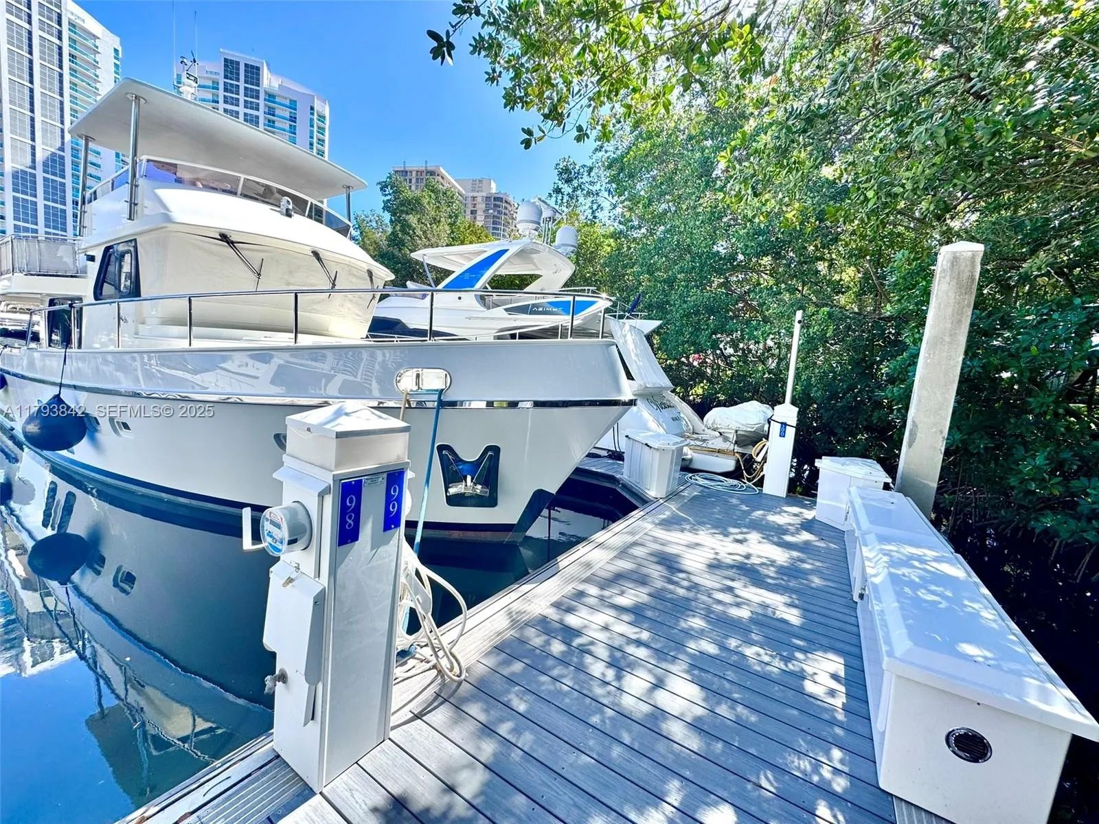 Foto de propiedad en 3575 Mystic Pointe Drive, Aventura, FL 33180 Aventura con MLS# 