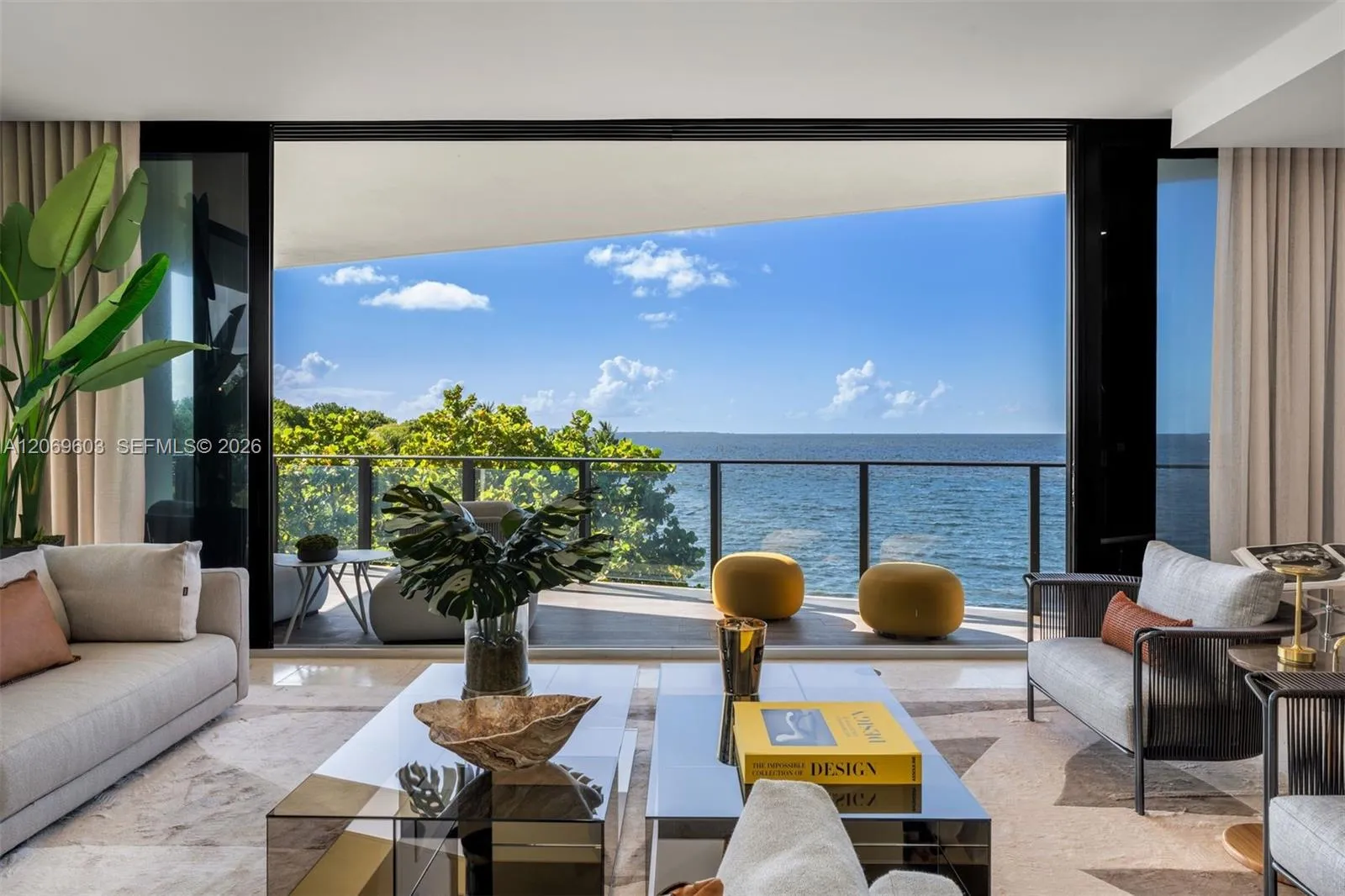 Foto de propiedad en 3581 E Glencoe Street 302, Miami, FL 33133 Miami con MLS# 