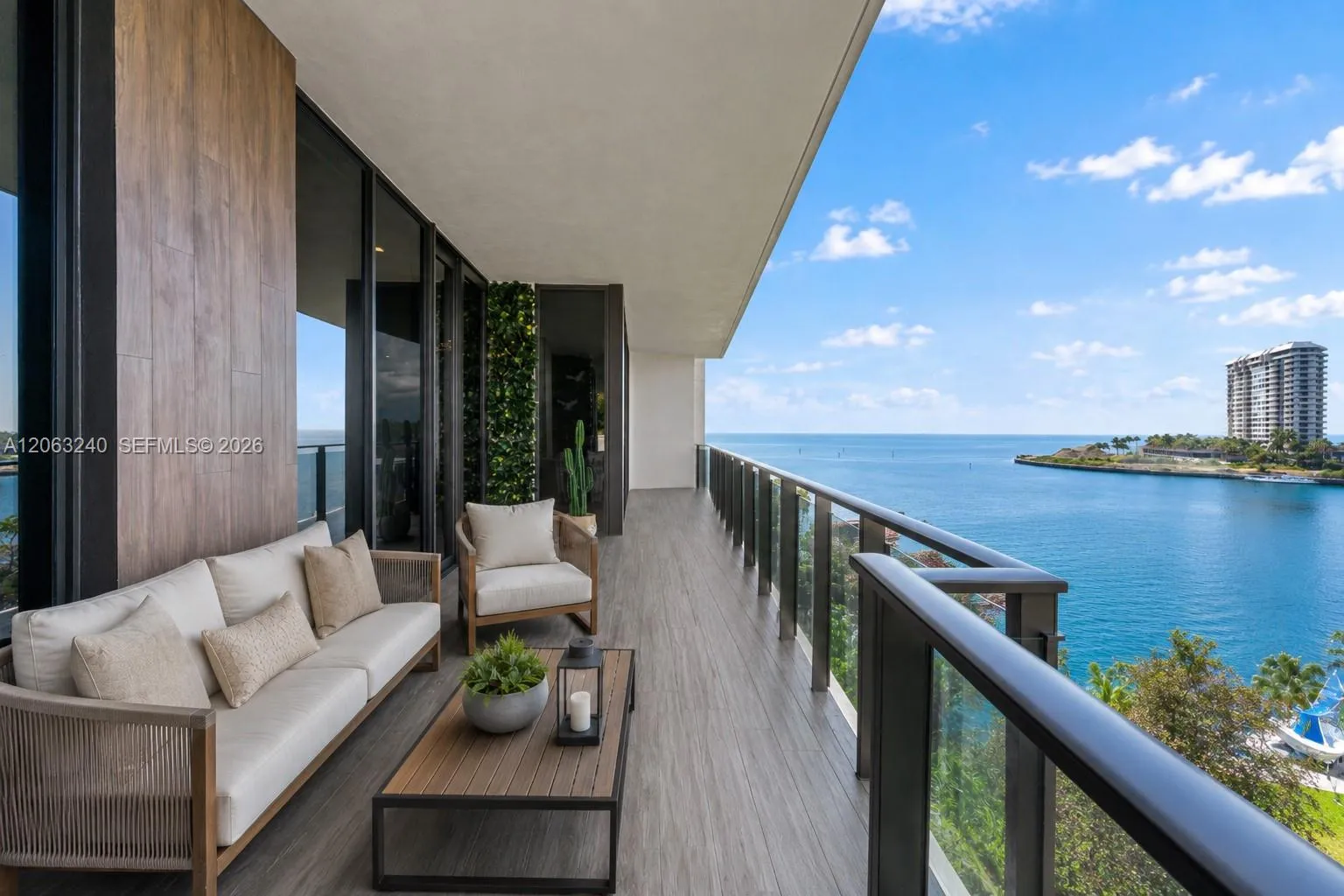Foto de propiedad en 3581 E Glencoe Street 505, Miami, FL 33133 Miami con MLS# 