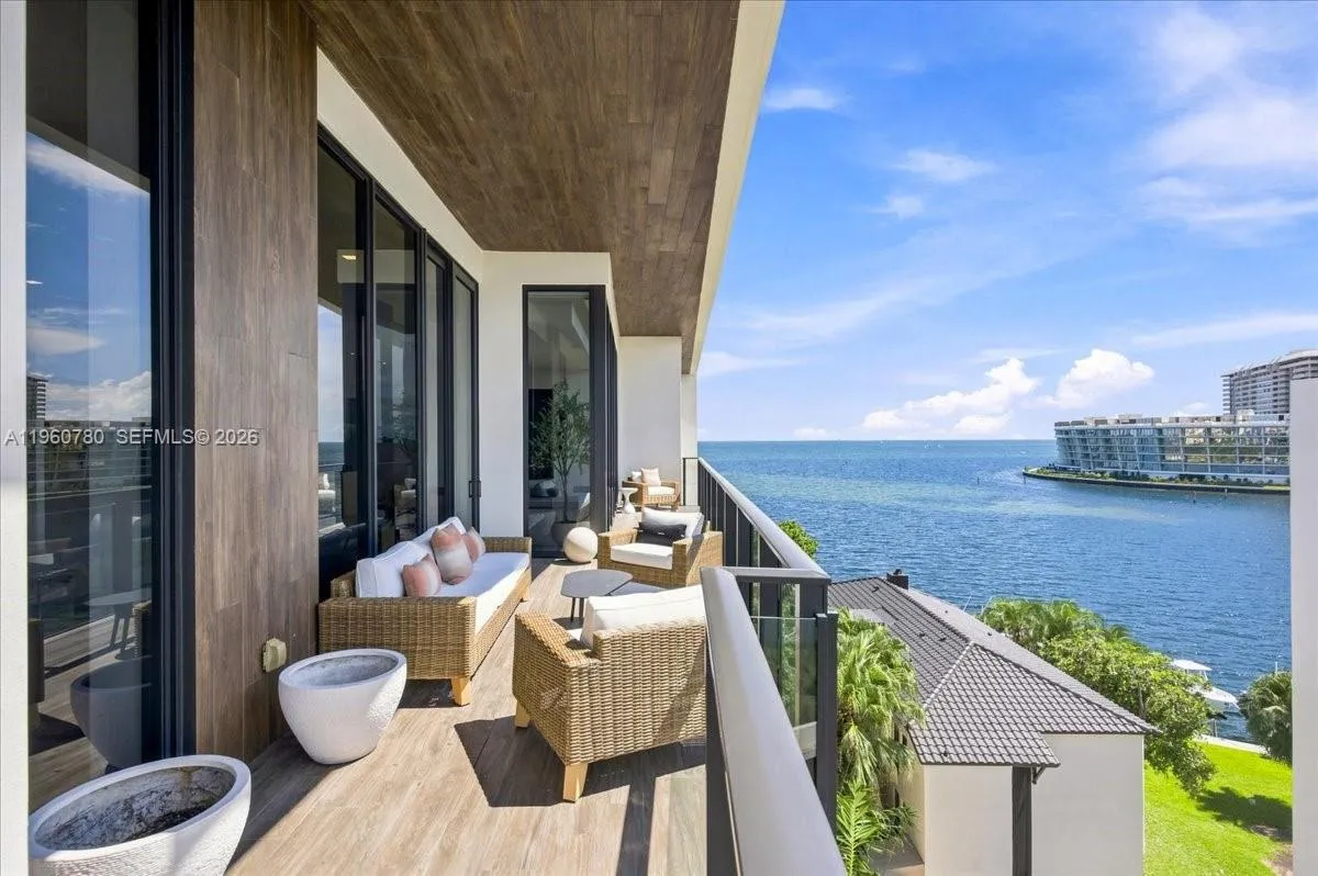 En Venta 3581 E Glencoe Street 605, Coconut Grove, FL 33133, Coconut Grove, FL 33133