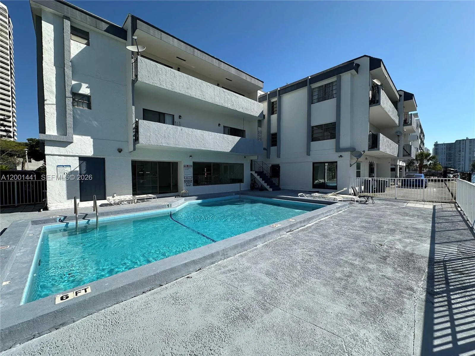 Foto de propiedad en 3582 NE 171st Street 301, North Miami Beach, FL 33160 North Miami Beach con MLS# 