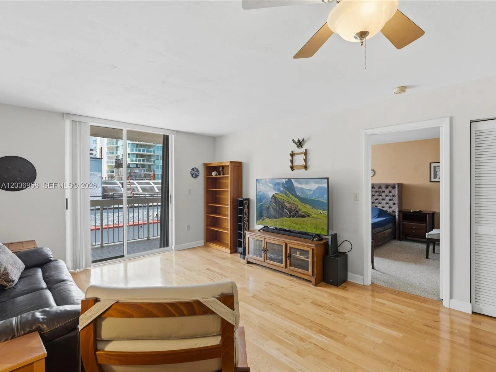 Foto de propiedad en 3588 Collins Avenue 504, Miami Beach, FL 33140 Miami Beach con MLS# 