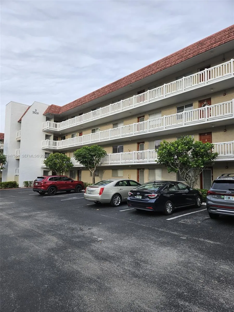 Vendido 3591 Inverrary Drive 405, Lauderhill, FL 33319, Lauderhill, FL 33319