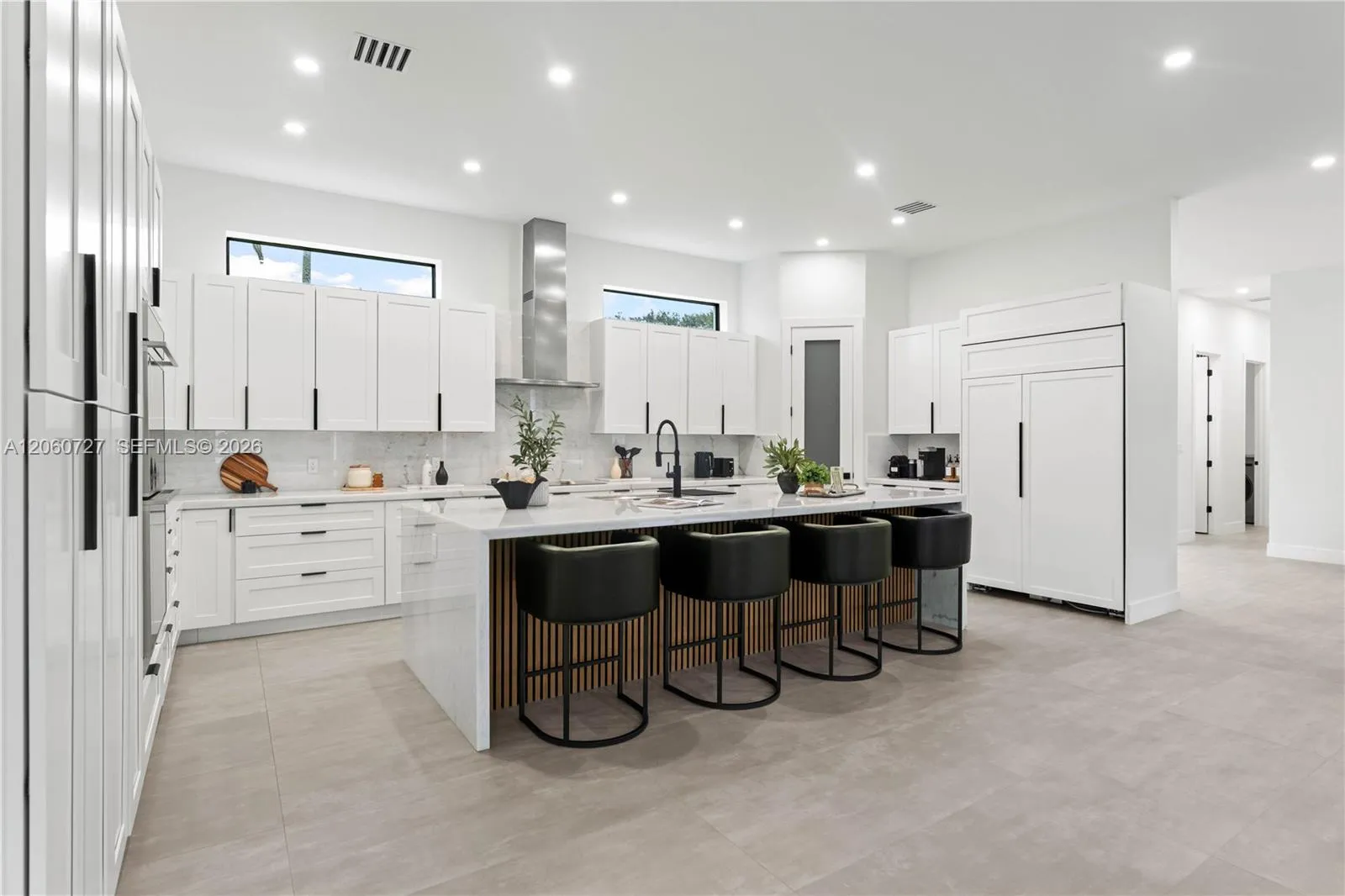 Foto de propiedad en 360 Holly Lane, Plantation, FL 33317 Plantation con MLS# 