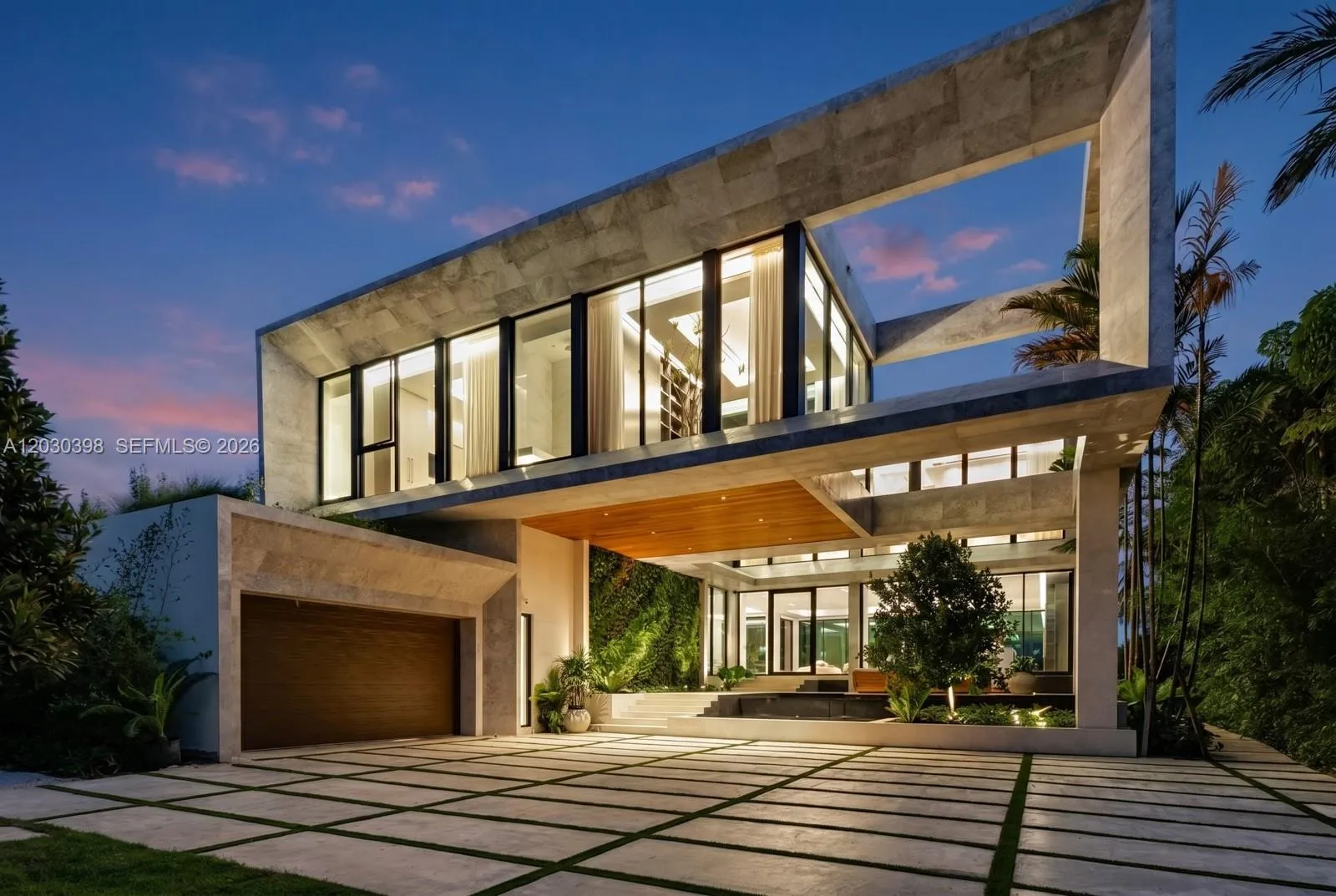 Foto de propiedad en 360 S Hibiscus Drive, Miami Beach, FL 33139 Miami Beach con MLS# 