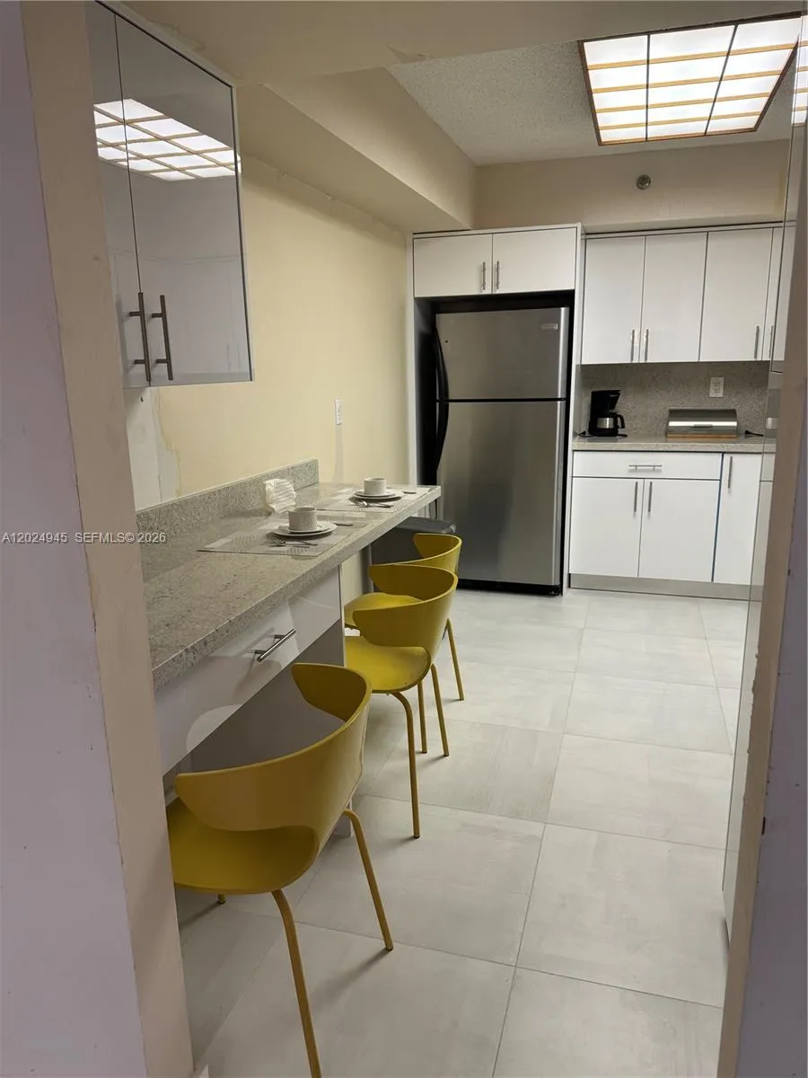 Foto de propiedad en 3600 Mystic Pointe Drive 208, Aventura, FL 33180 Aventura con MLS#