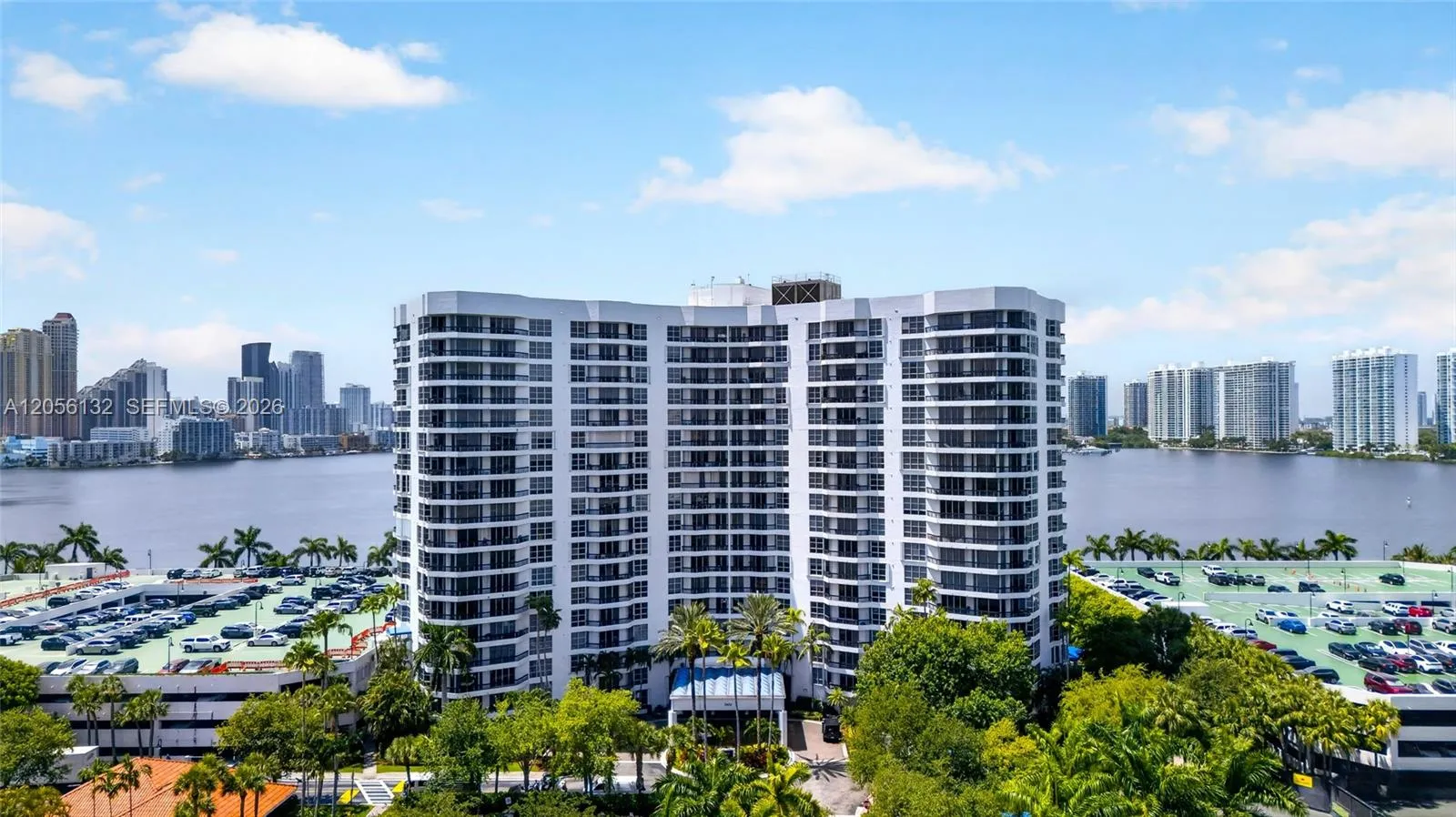 Foto de propiedad en 3600 Mystic Pointe Drive 310, Aventura, FL 33180 Aventura con MLS#