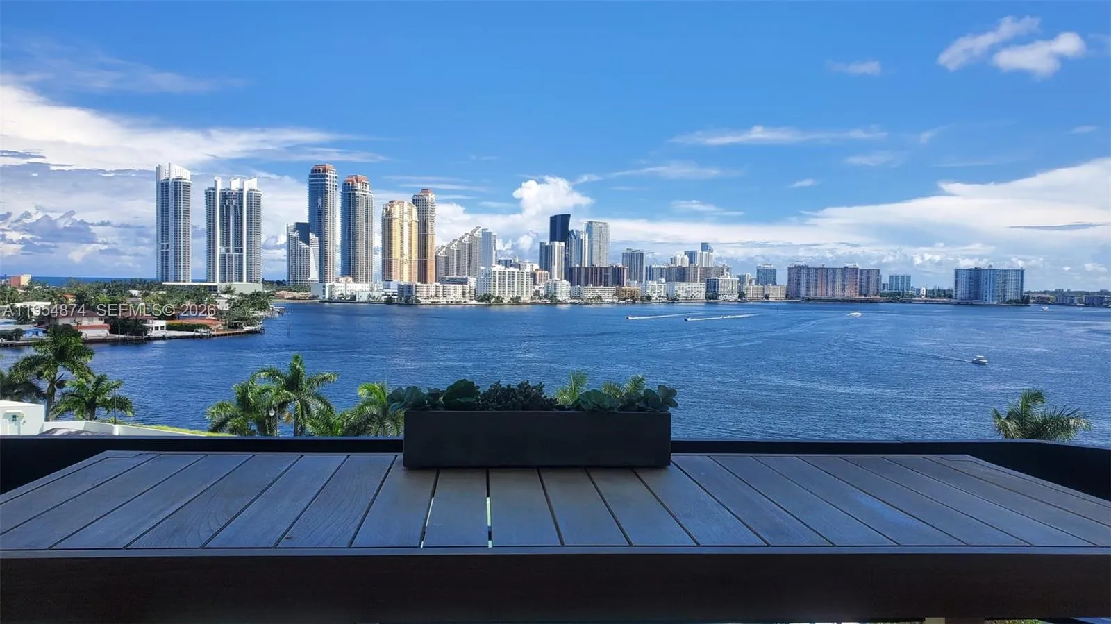 Foto de propiedad en 3600 Mystic Pointe Drive 913, Aventura, FL 33180 Aventura con MLS# 