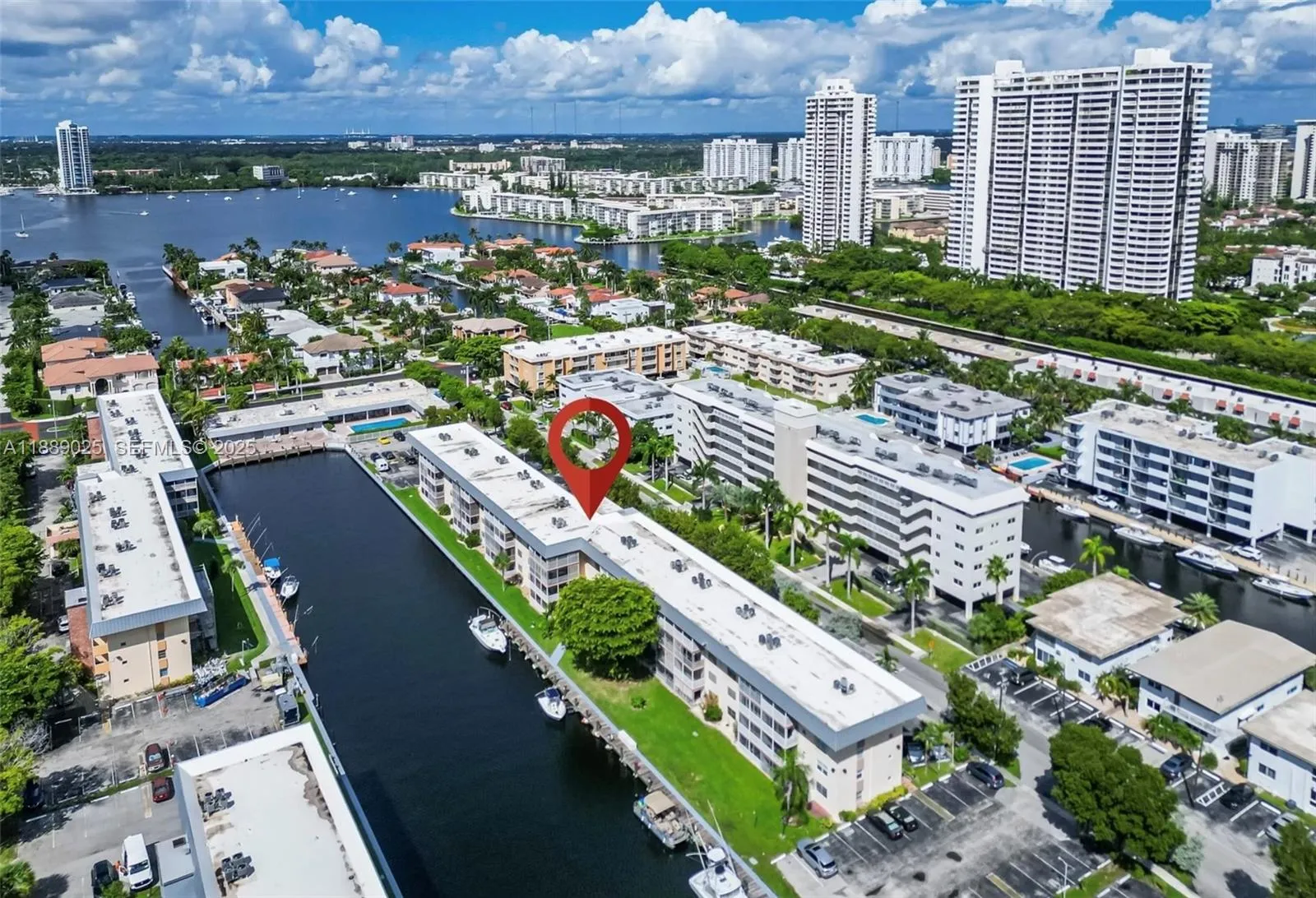 Foto de propiedad en 3600 NE 170 Street Apt.D.303, North Miami Beach, FL 33160 North Miami Beach con MLS# 