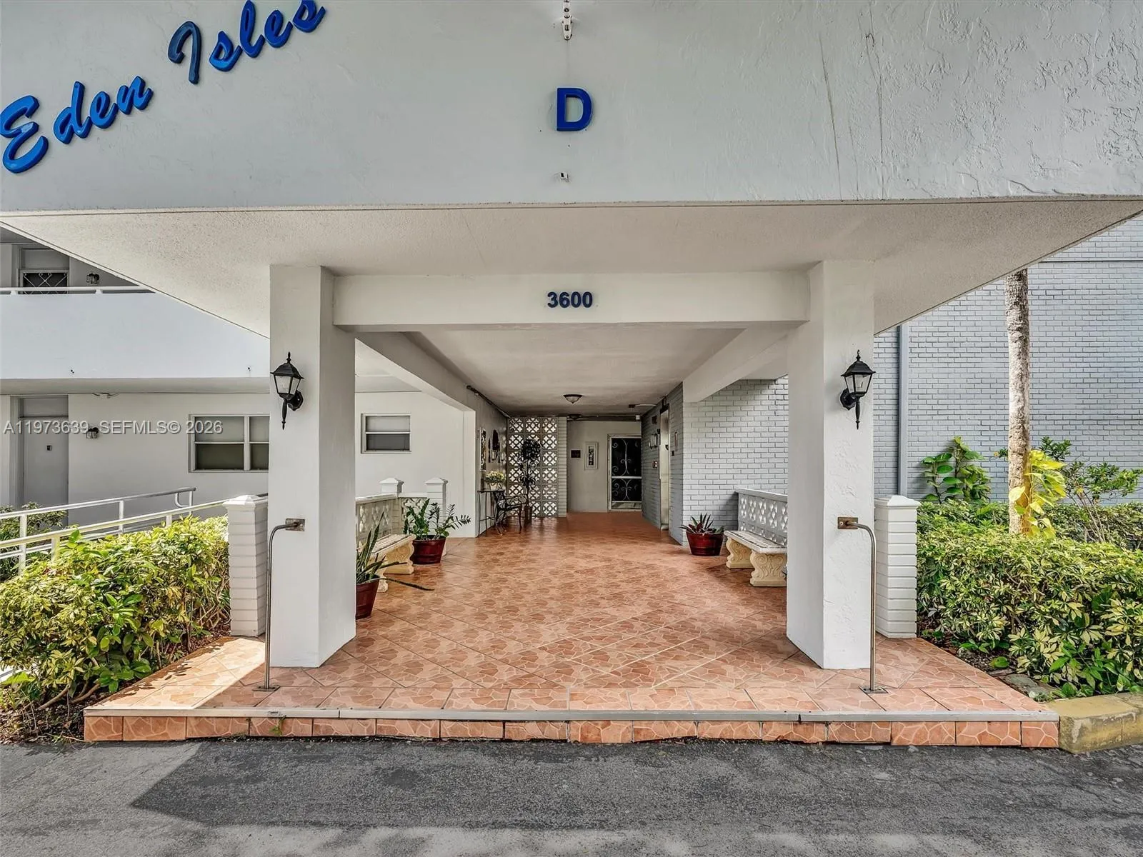 Foto de propiedad en 3600 NE 170th Street 102, North Miami Beach, FL 33160 North Miami Beach con MLS# 