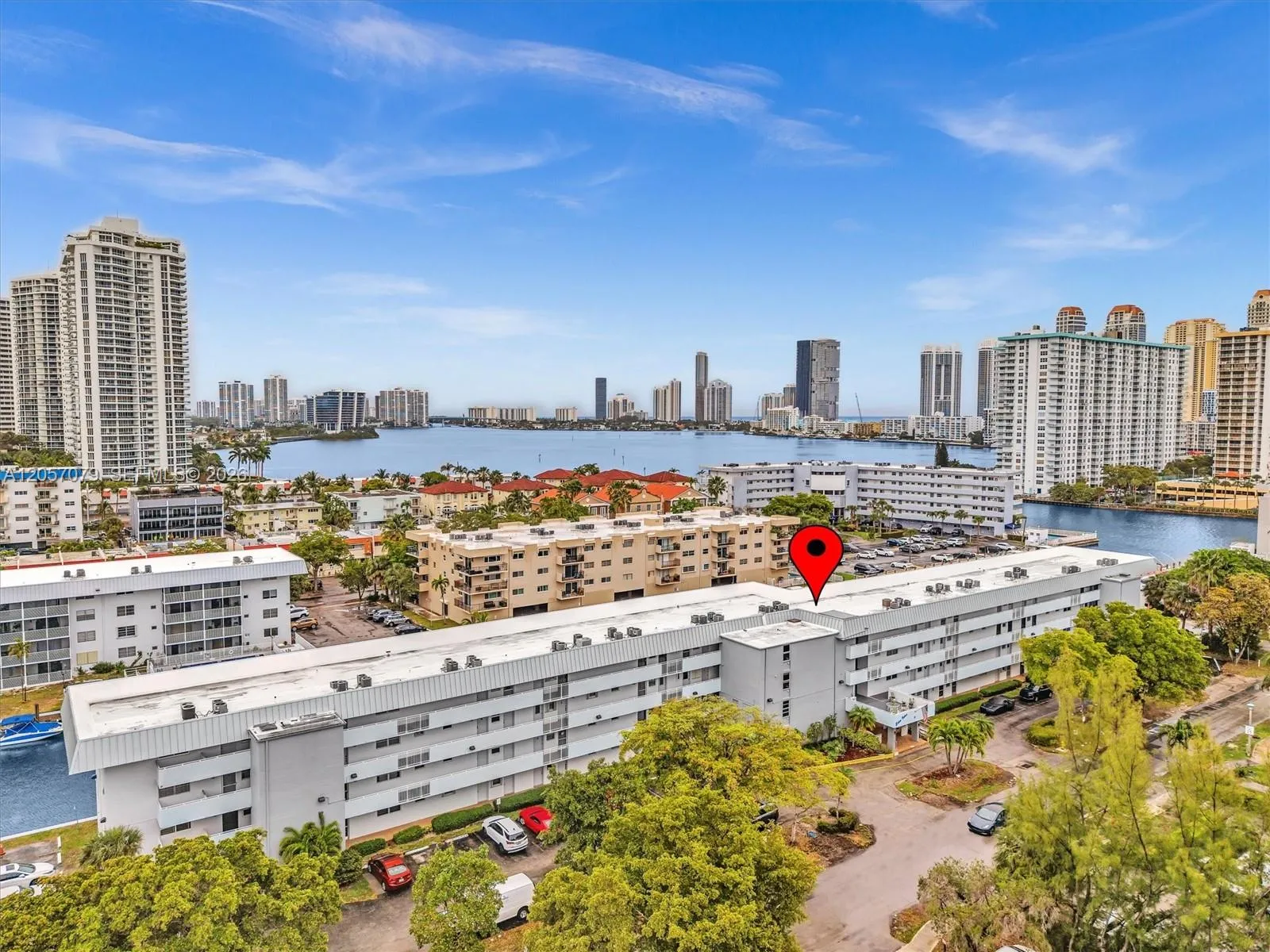 Foto de propiedad en 3600 NE 170th Street 211, North Miami Beach, FL 33160 North Miami Beach con MLS# 