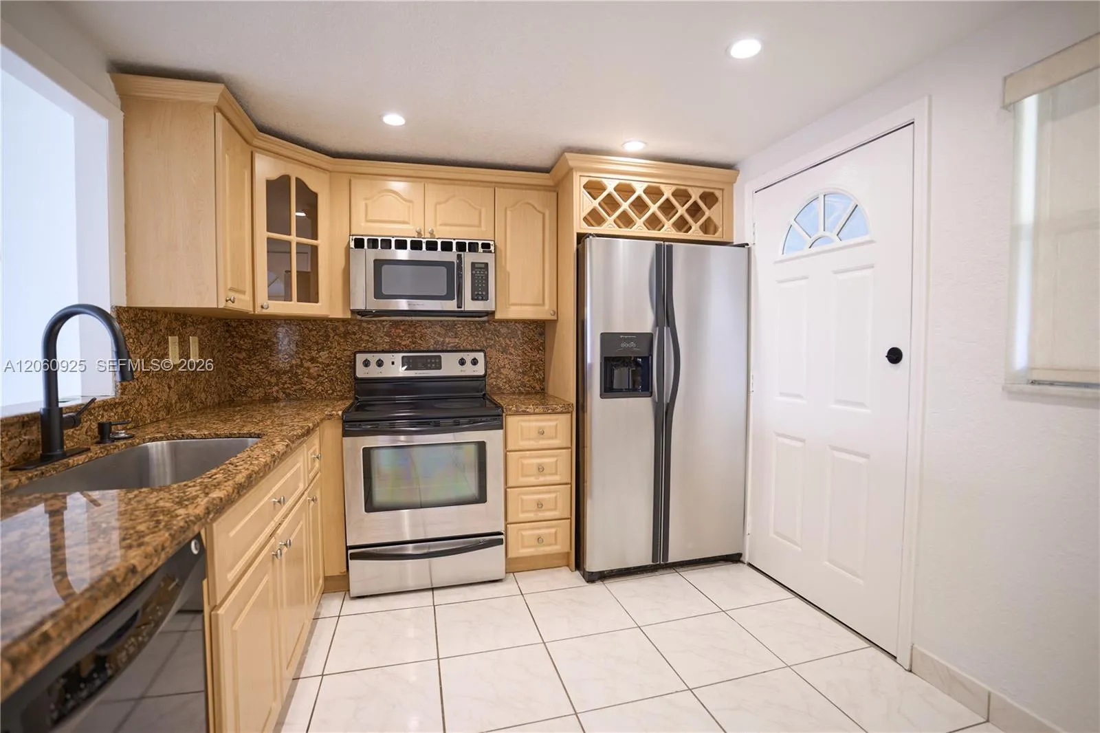Foto de propiedad en 3600 NE 170th Street 401, North Miami Beach, FL 33160 North Miami Beach con MLS# 
