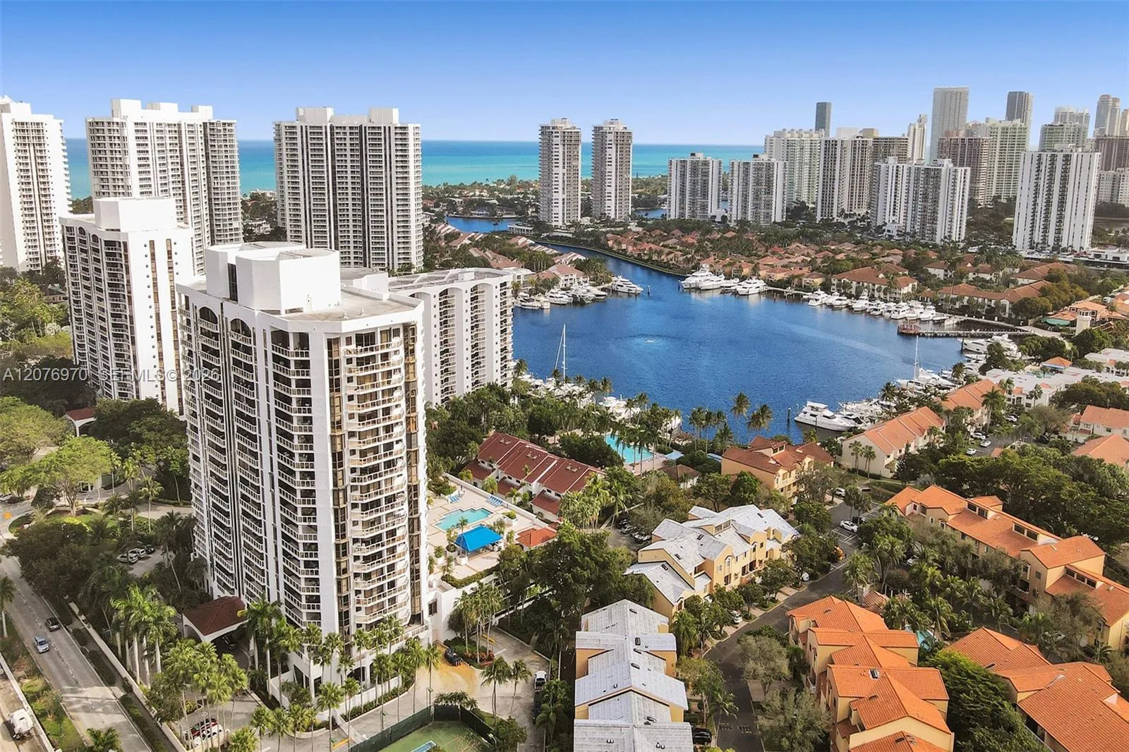 Foto de propiedad en 3600 Yacht Club Drive 1602, Aventura, FL 33180 Aventura con MLS# 