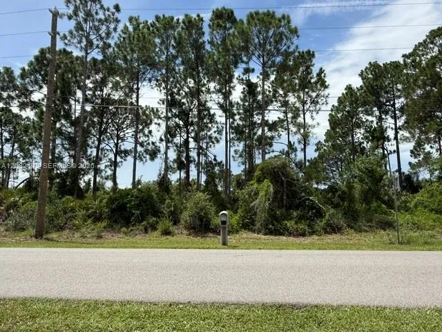 Foto de propiedad en 3607 Peugeot Street, Sebring, FL 33872 Sebring con MLS# 