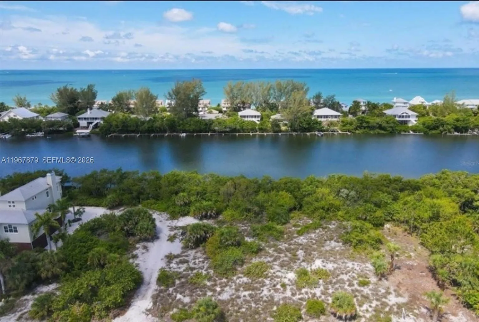 Foto de propiedad en 361 Bocila Drive, FL 33946  con MLS# 