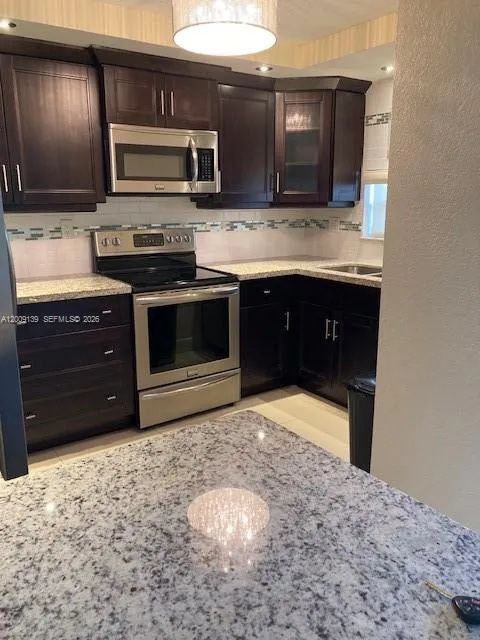 Foto de propiedad en 361 S Hollybrook Drive 205, Pembroke Pines, FL 33025 Pembroke Pines con MLS# 