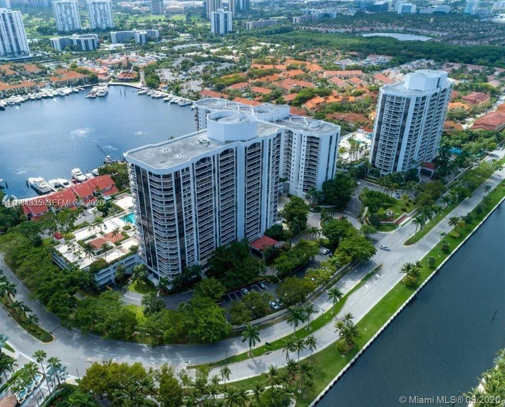 Foto de propiedad en 3610 Yacht Club Drive 1002, Aventura, FL 33180 Aventura con MLS# 