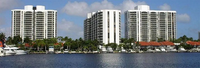 Foto de propiedad en 3610 Yacht Club Drive 1002, Aventura, FL 33180 Aventura con MLS# 