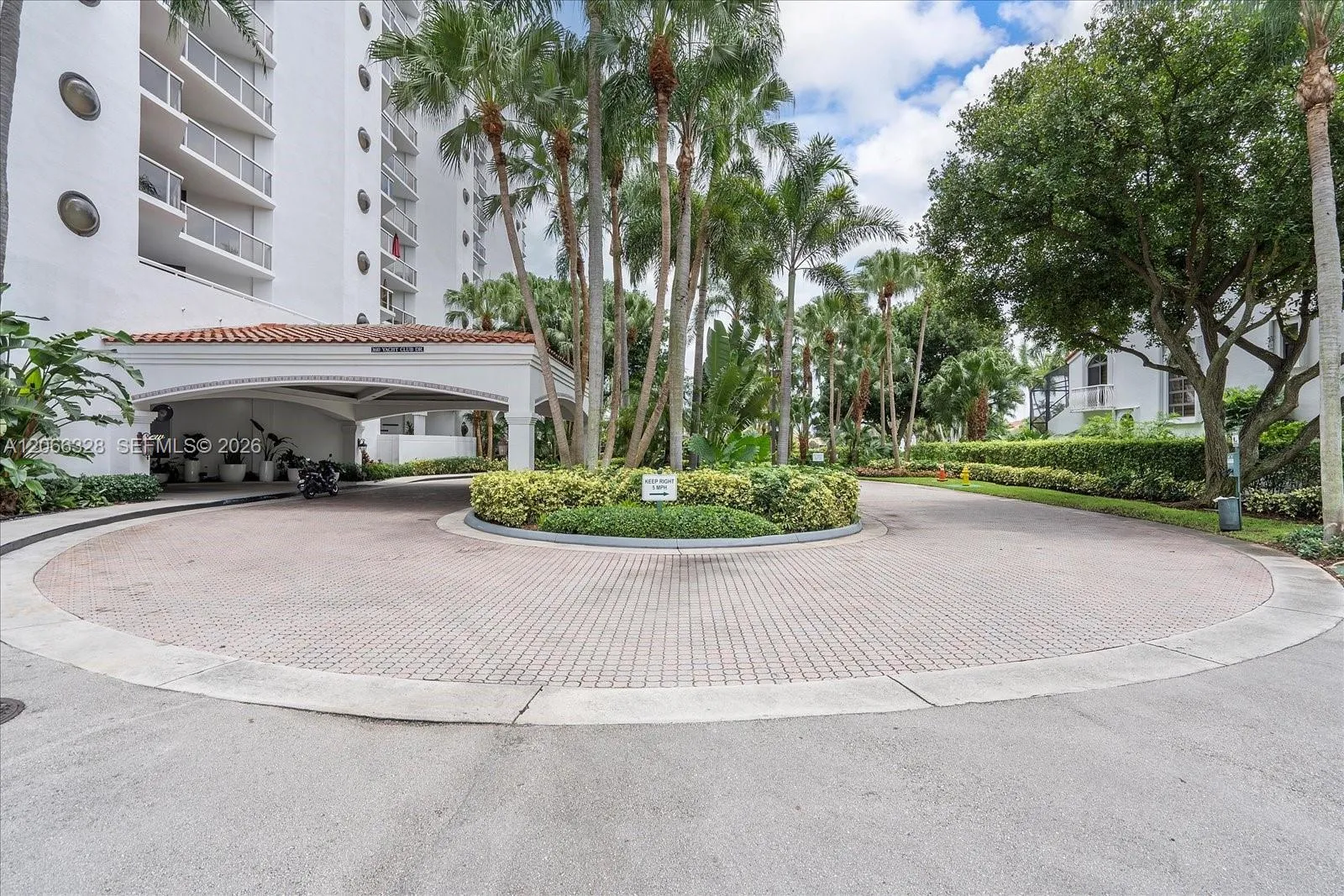 Foto de propiedad en 3610 Yacht Club Drive 1114, Aventura, FL 33180 Aventura con MLS# 