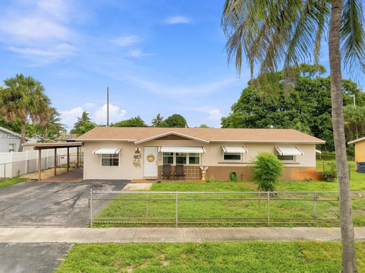 Foto de propiedad en 3611 NW 5th Place, Lauderhill, FL 33311 Lauderhill con MLS# 