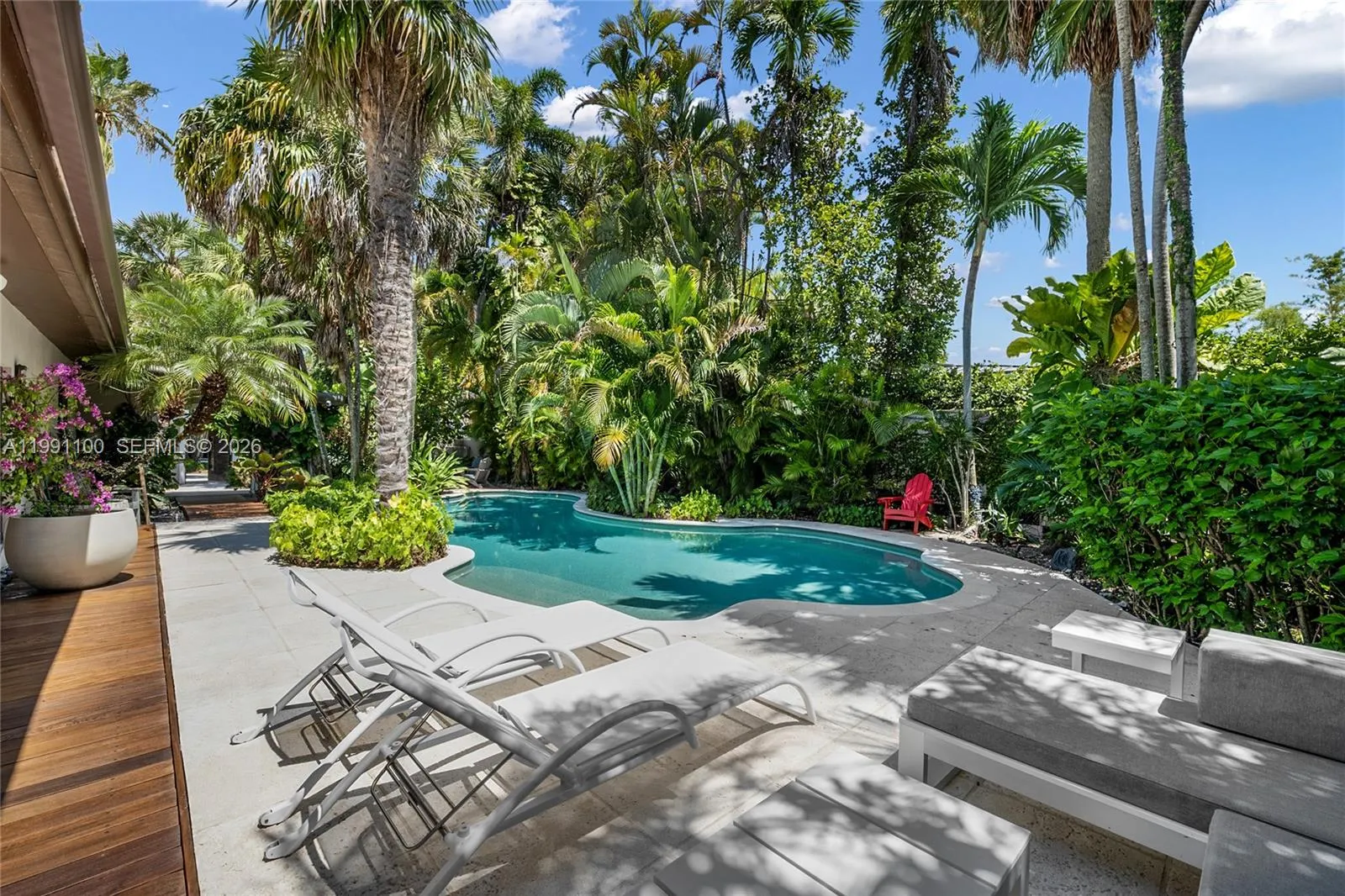 Foto de propiedad en 3620 Battersea Road, Miami, FL 33133 Miami con MLS# 
