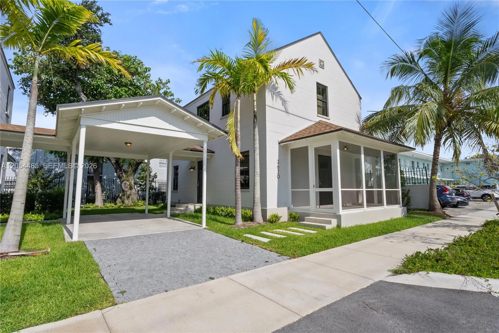 Foto de propiedad en 3620 Plaza Street, Miami, FL 33133 Miami con MLS# 