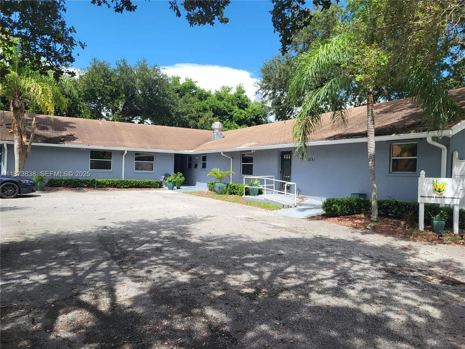Foto de propiedad en 3621 NW 90th Terrace, Sunrise, FL 33351 Sunrise con MLS# 