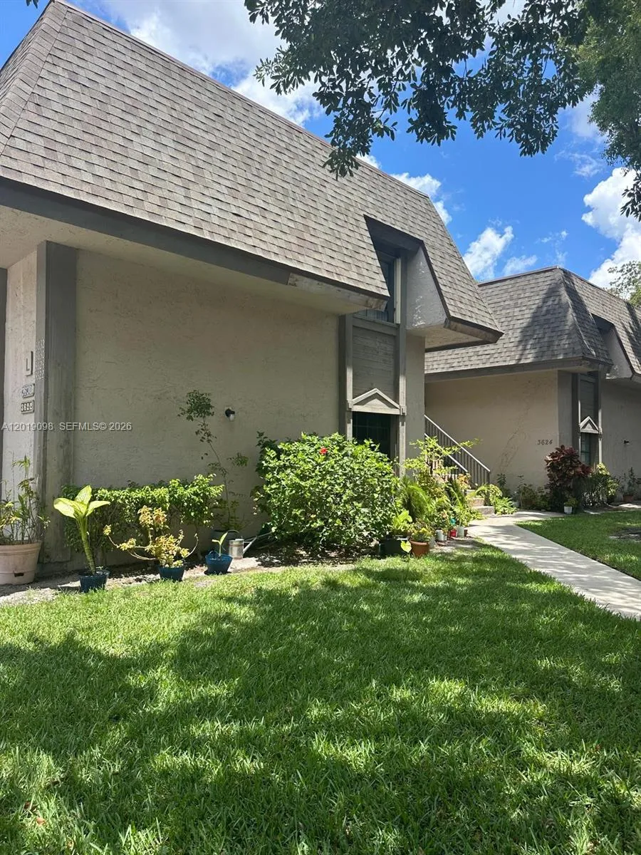 Foto de propiedad en 3622 NW 95th Terrace 2L, Sunrise, FL 33351 Sunrise con MLS# 