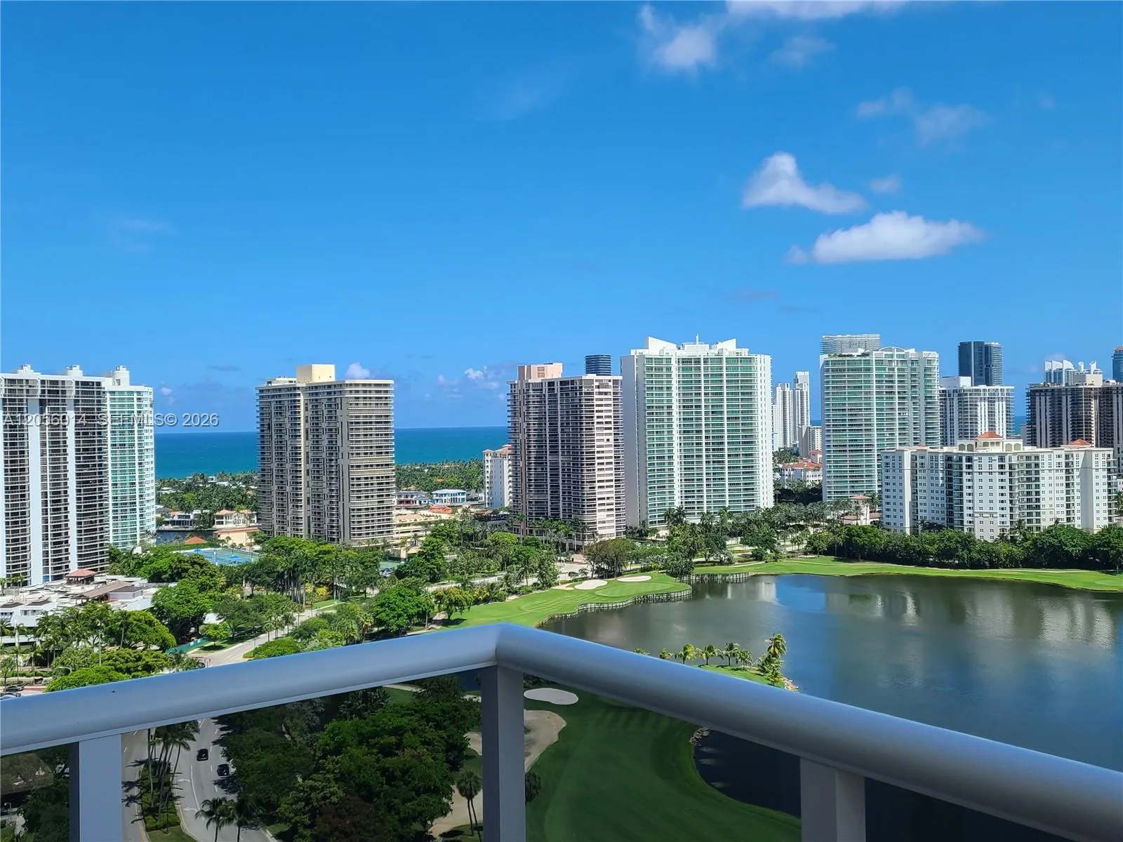 Foto de propiedad en 3625 N Country Club Drive 2408, Aventura, FL 33180 Aventura con MLS# 