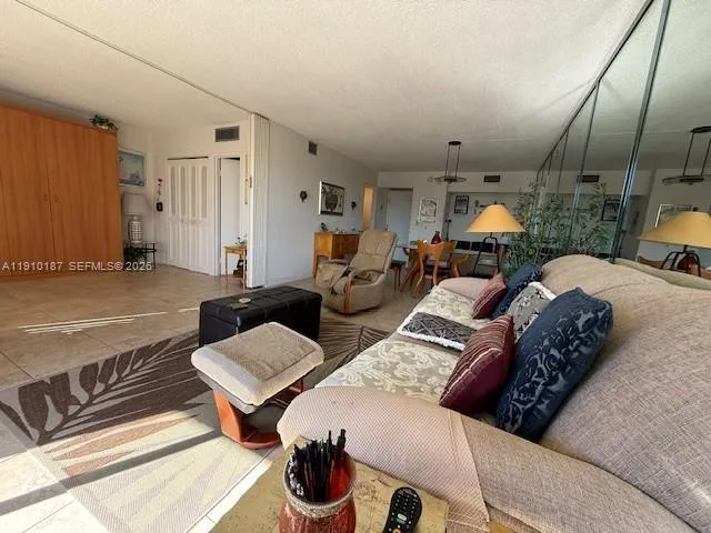 Foto de propiedad en 3625 N Country Club Drive 304, Aventura, FL 33180 Aventura con MLS# 