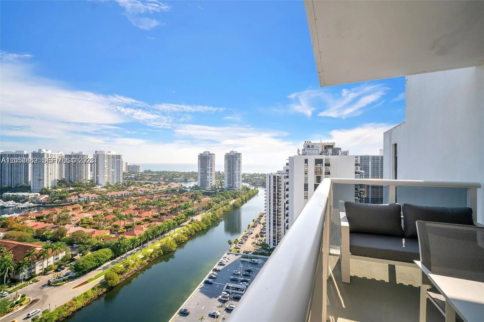 Foto de propiedad en 3625 N Country Club Drive PH2, Aventura, FL 33180 Aventura con MLS# 