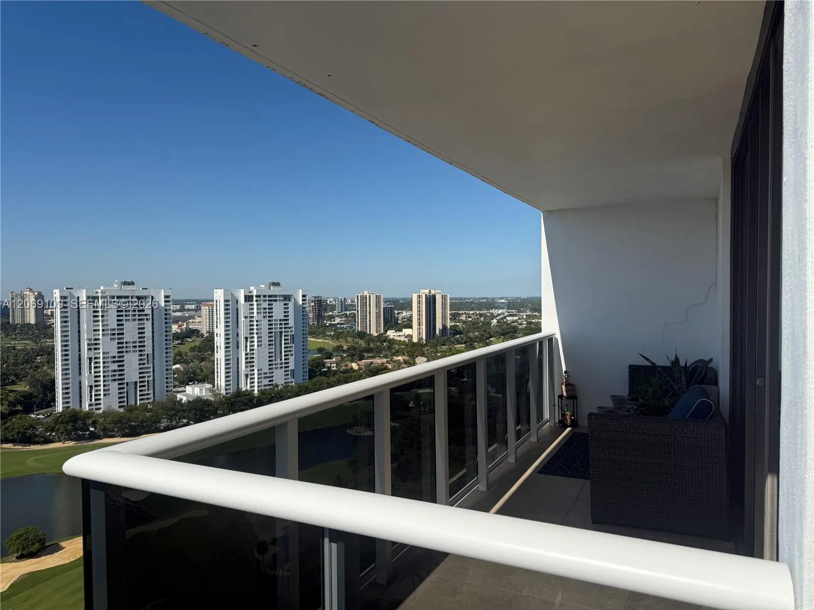 Foto de propiedad en 3625 N Country Club Drive PH5, Aventura, FL 33180 Aventura con MLS# 