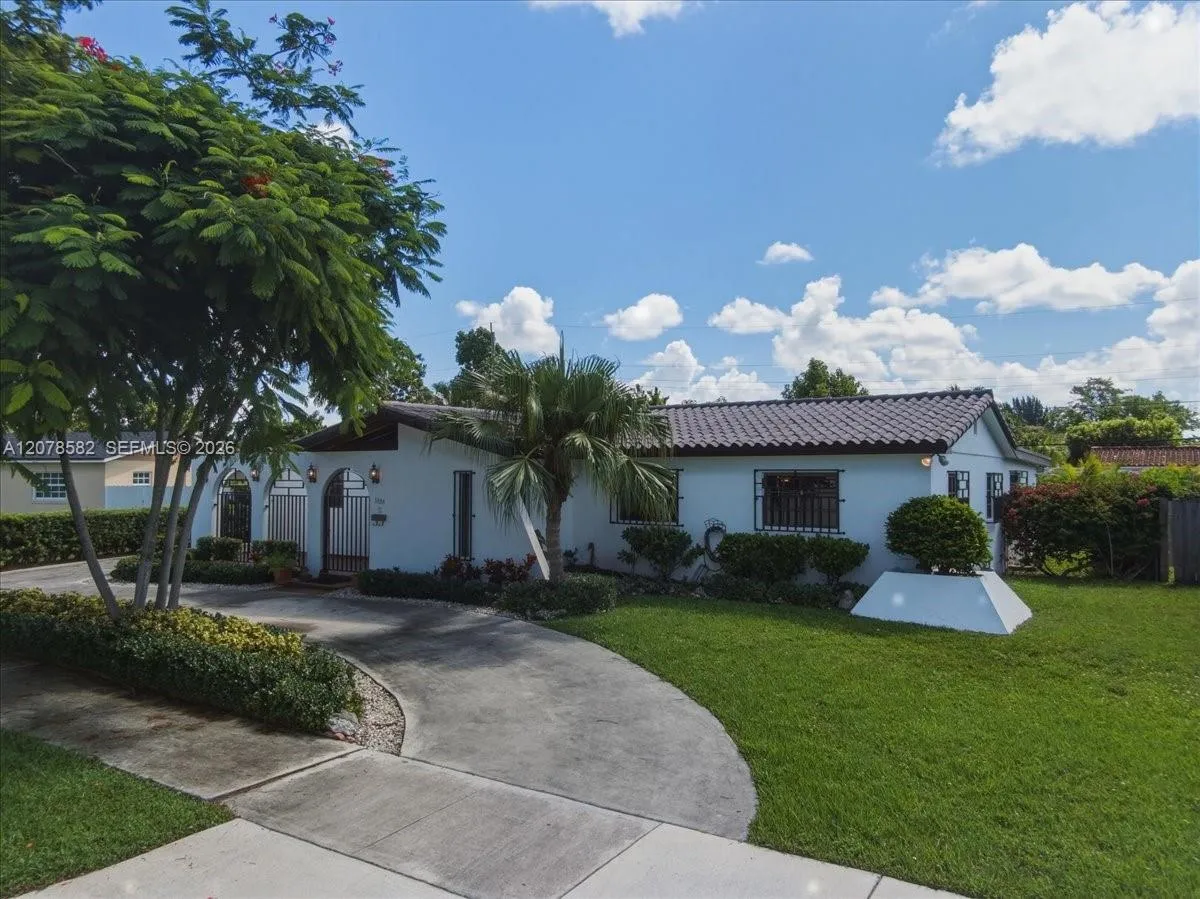Foto de propiedad en 3625 SW 122nd Place, Miami, FL 33175 Miami con MLS# 