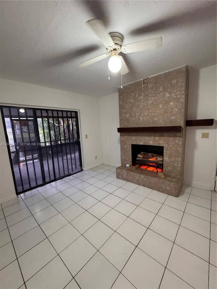 En Renta 3625 SW 70th Avenue 23-X, Miramar, FL 33023, Miramar, FL 33023