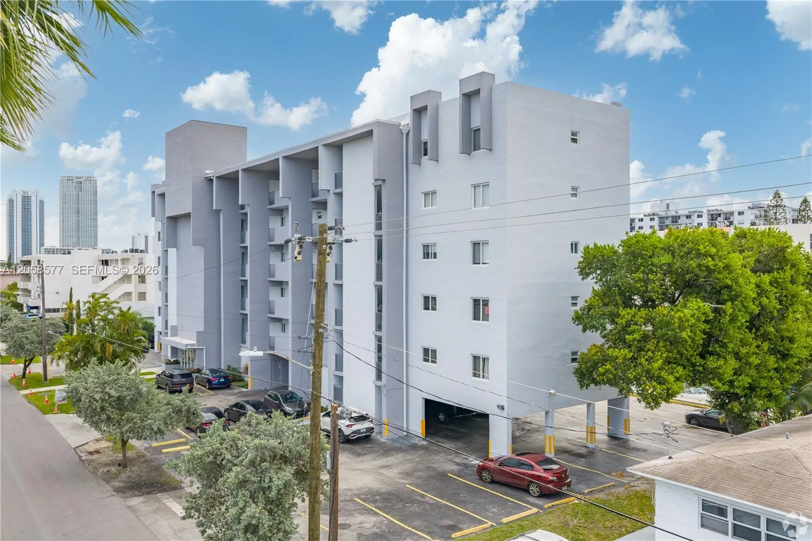 Foto de propiedad en 3626 NE 168th Street 504, North Miami Beach, FL 33160 North Miami Beach con MLS# 