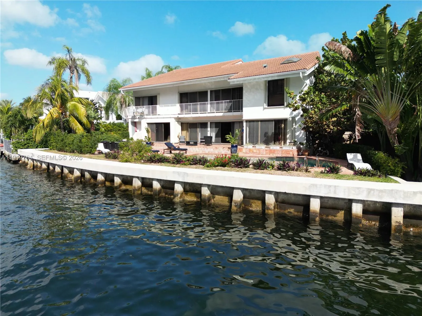 Foto de propiedad en 363 Centre Island, Golden Beach, FL 33160 Golden Beach con MLS# 