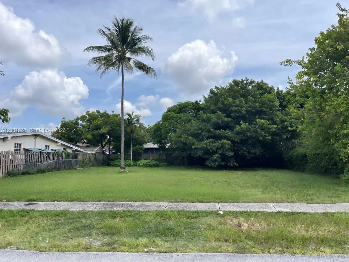 En Venta 363 NE 173 Street, North Miami Beach, FL 33162, North Miami Beach, FL 33162