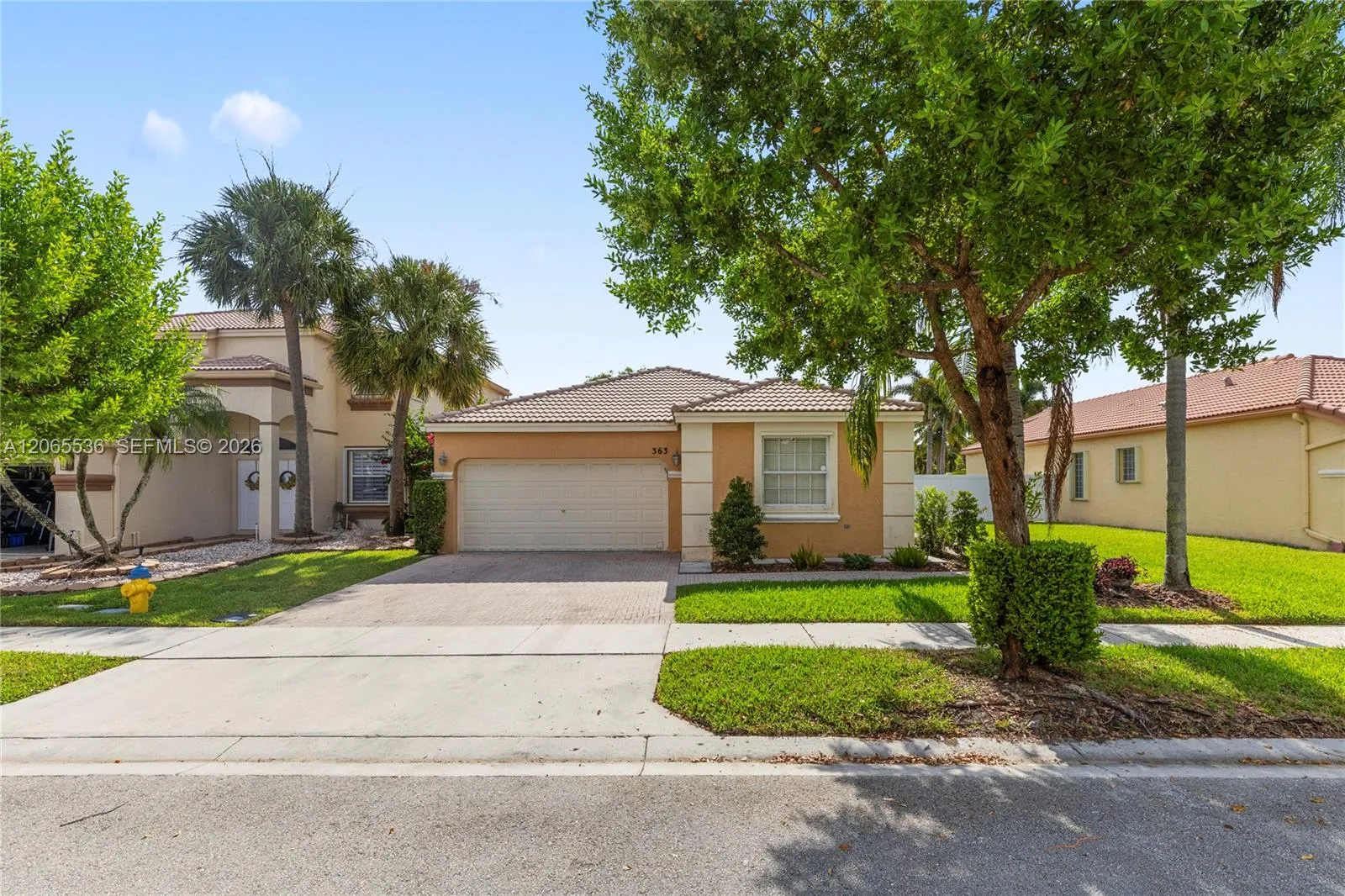 Foto de propiedad en 363 NW 158th Avenue, Pembroke Pines, FL 33028 Pembroke Pines con MLS# 