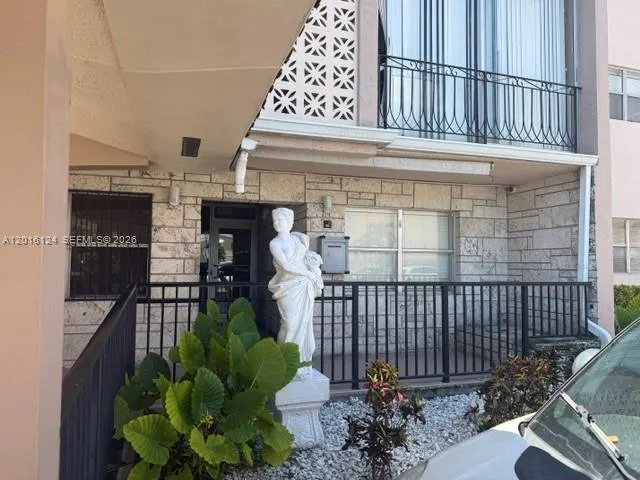 Foto de propiedad en 3640 NW 9th Street 201, Miami, FL 33125 Miami con MLS# 