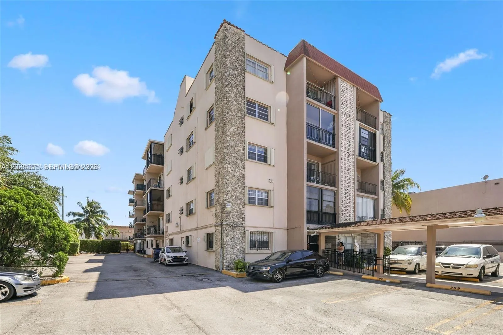 Foto de propiedad en 3640 NW 9th Street 302, Miami, FL 33125 Miami con MLS# 